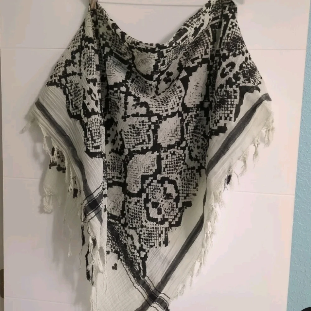 Leigh Luca Designer Black and White Snake Patterned Shawl Scarf